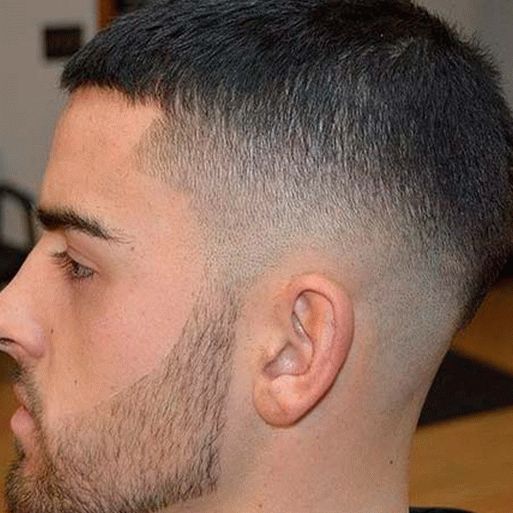 Muška frizura sa obrijanim stranama za tinejdžere