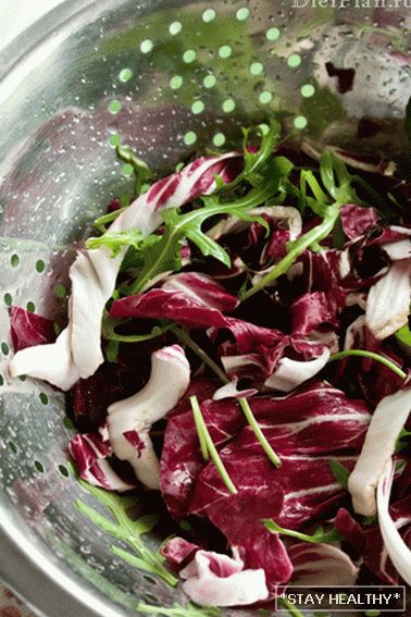 Salata sa kruškama, adyghe sir ipreliv od medenog vapna